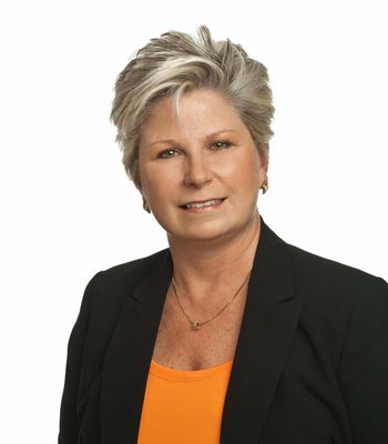 Portrait of Bonnie Lanners, REALTOR®.